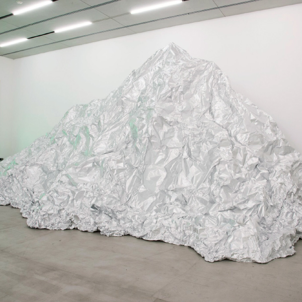 スキャニングされるシルバーの山 Silver mountain being scanned